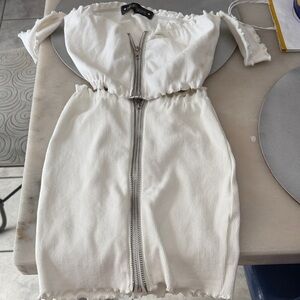 Elegant Strapless White Dress with Zipper